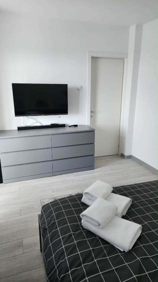 Apartament 3 Camere ,  renovat , mobilat si utilat  la 300 m de metrou 1 Mai - 11