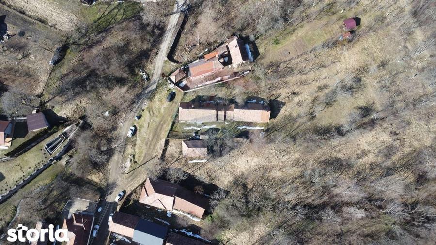 Casa din piatra la poalele Bedeleului Izvoarele, Alba - 11