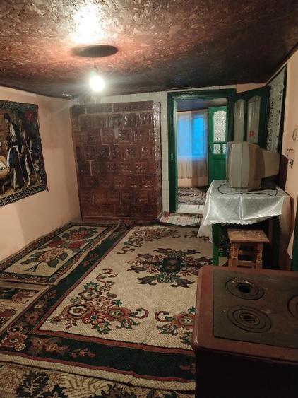 Vând casă bătrânească  - 1