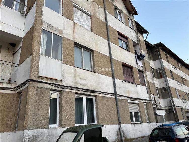 GARSONIERA SUNCUIUS ETAJUL/ 1 STR. TRAIAN VUIA