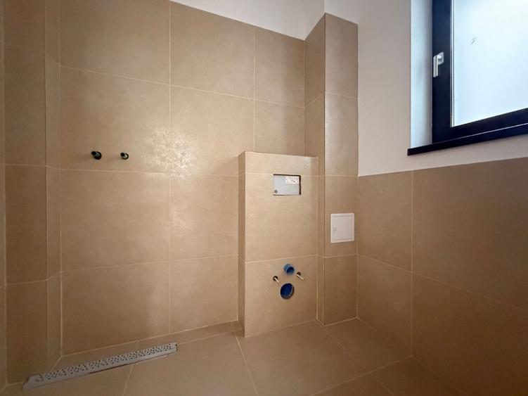 Casă individuală cu 4 camere cu Canalizare în Bucureștii Noi
