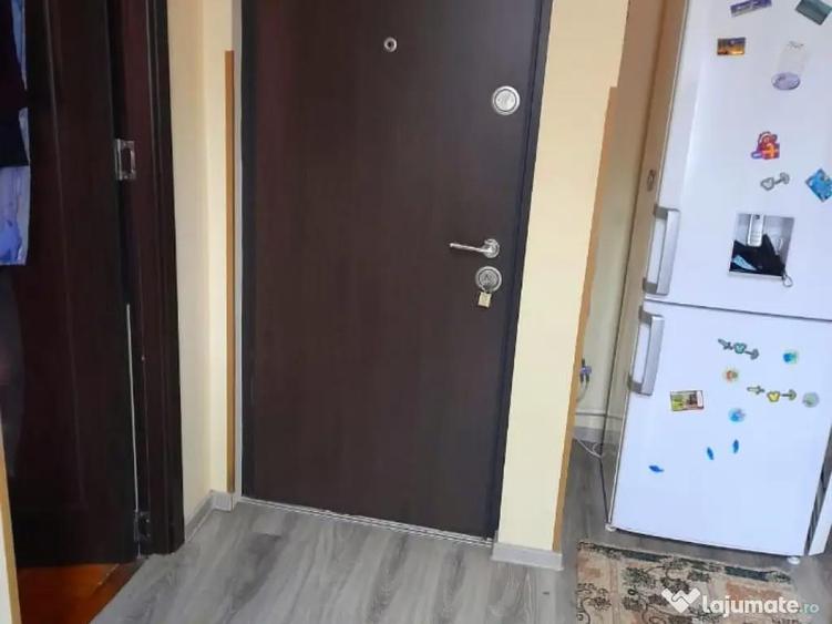 De inchiriat, apartament 3 camere - 1