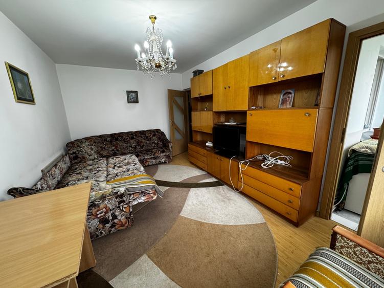 Apartament cu 2 camere decomandat în Podul de Fier