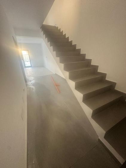 Duplex cu 4 camere cu Canalizare în Central