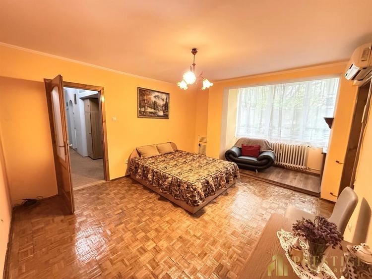 Apartament cu 2 camere semidecomandat, mobilat în Decebal