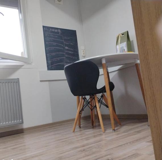 Apartament cu 3 camere semidecomandat în Brâncoveanu