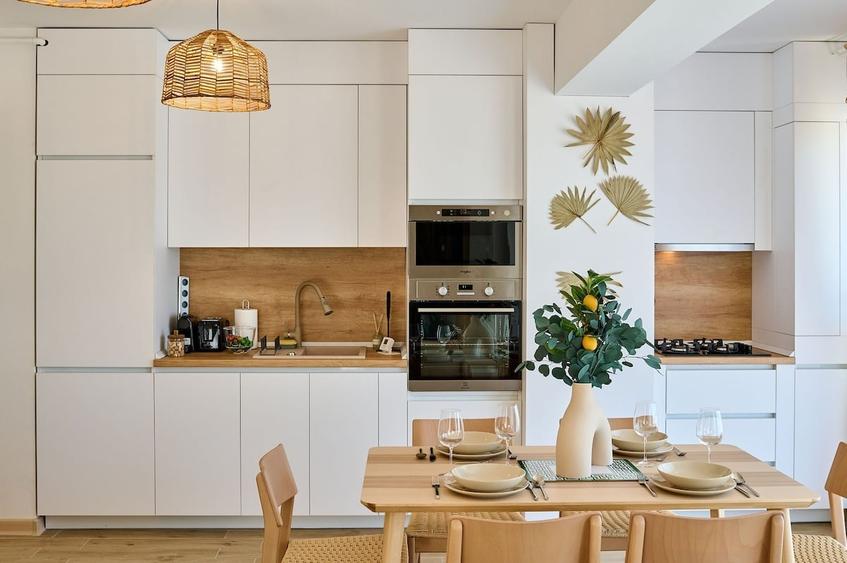 Apartament cu 3 camere decomandat în Mamaia-Sat