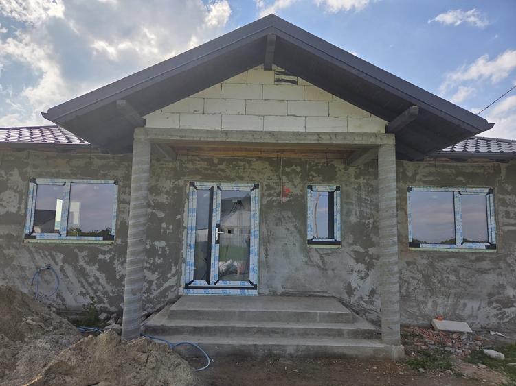 Casă individuală cu 4 camere cu Teren 500 Mp în Central