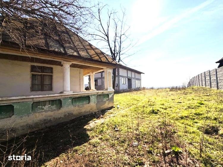 Casă cu 5 camere cu Teren 1490 Mp în Curtișoara