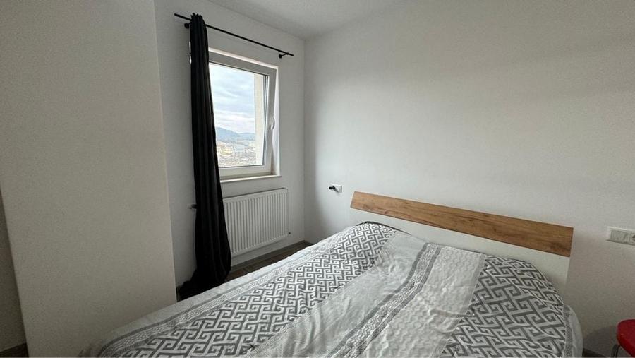 Apartament cu 3 camere decomandat în Exterior Vest