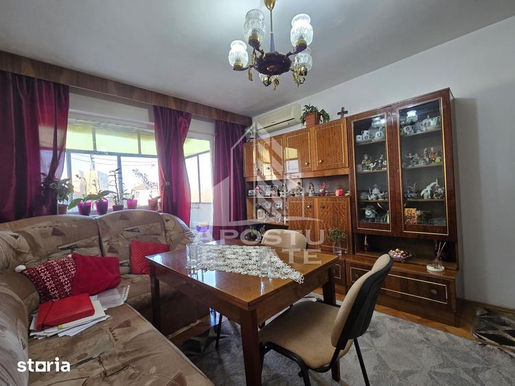 Apartament cu 4 camere semidecomandat în Dacia