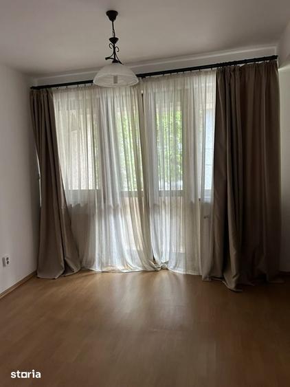 Casă cu 8 camere cu Teren 250 Mp în Tei