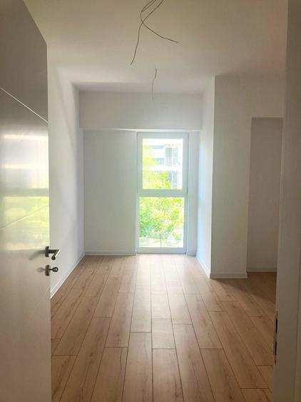 Apartament cu 3 camere semidecomandat în Colentina