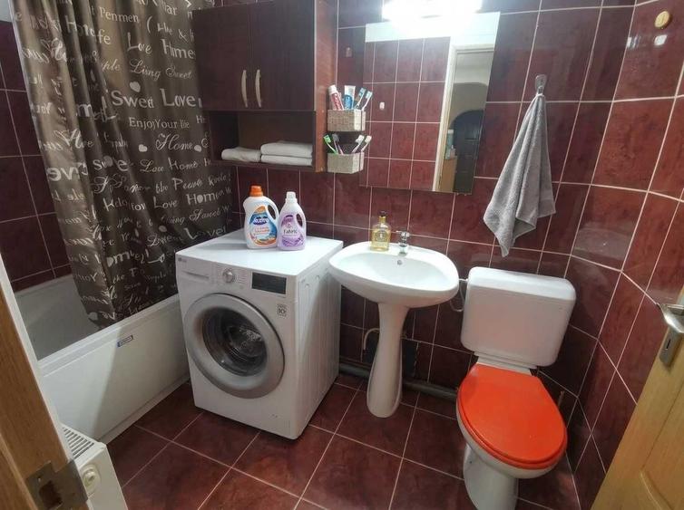 Apartament cu 3 camere decomandat în Traian
