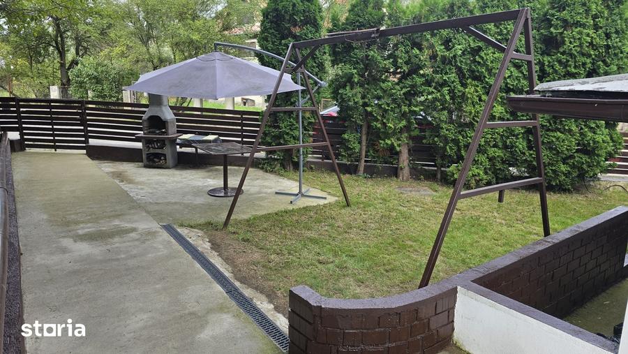 Casă cu 8 camere decomandat cu Teren 270 Mp în Poiana Țapului