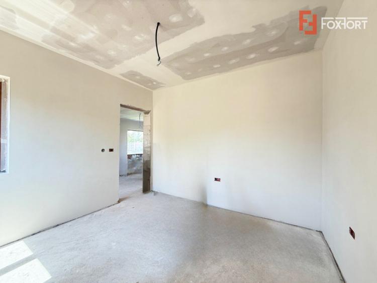 Casă cu 5 camere cu Teren 348 Mp în Săcălaz