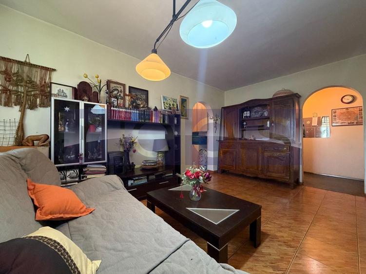 Apartament cu 4 camere semidecomandat în Central