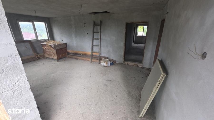 Casă cu 5 camere cu Teren 414 Mp în Frâncești