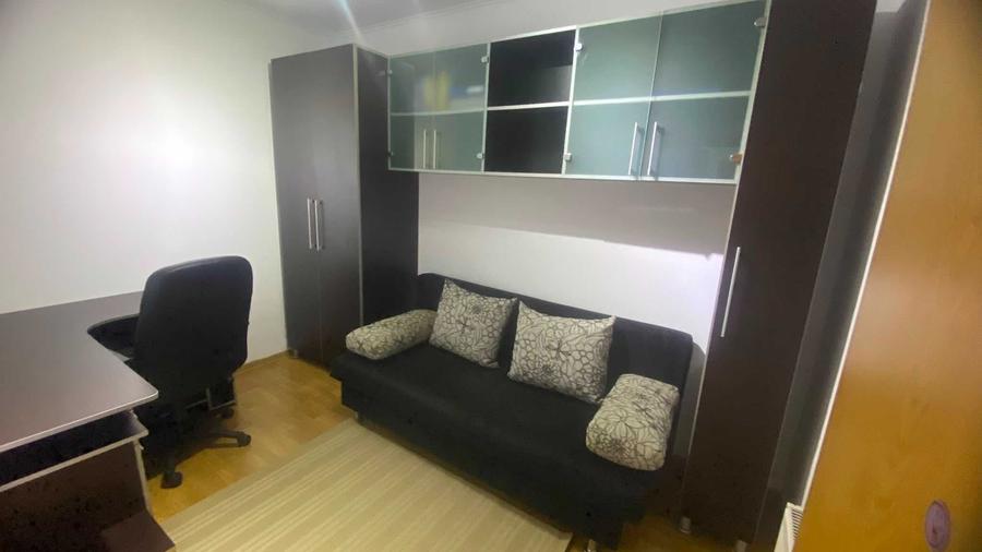 Apartament cu 3 camere semidecomandat în Lazaret
