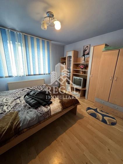 Apartament cu 2 camere decomandat, mobilat în Micro 4
