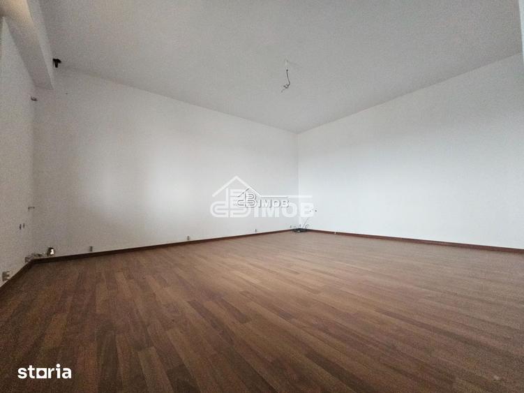 Spațiu comercial, de 380 mp, în Voinești