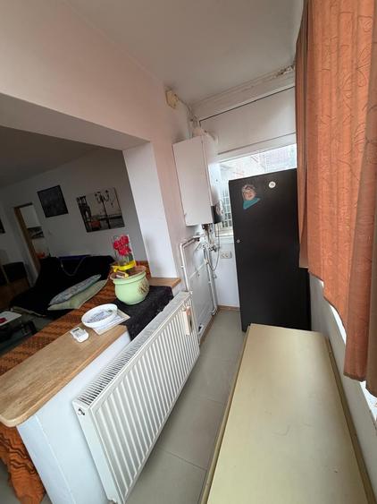 Apartament cu 3 camere semidecomandat, mobilat în Bucovina