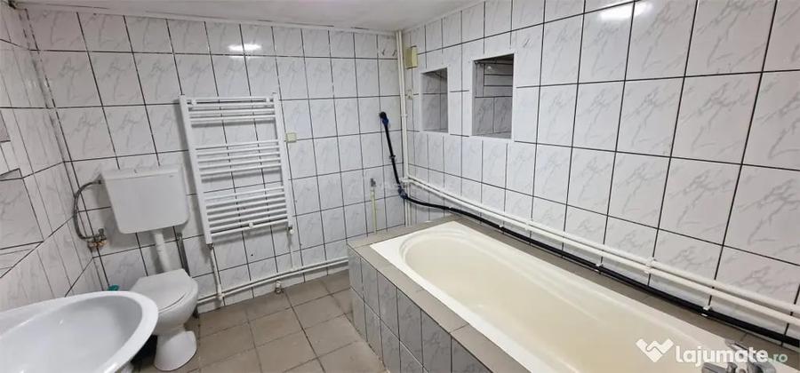 Casă cu 5 camere cu Teren 155 Mp în Muncitoresc