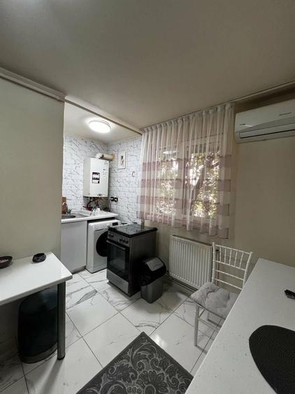 Apartament cu 3 camere decomandat în Vitan