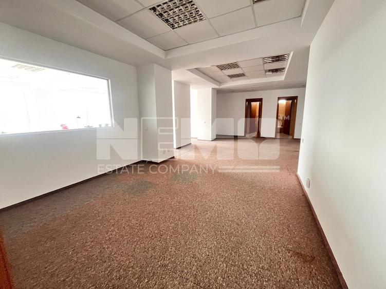 Birou, de 240 mp, în Central