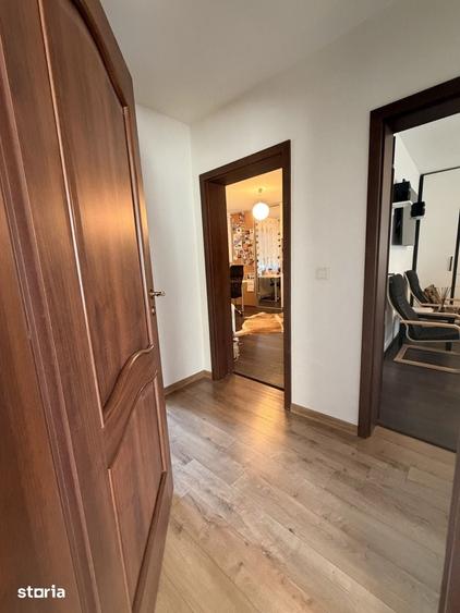 Apartament cu 4 camere semidecomandat în Ghiroda