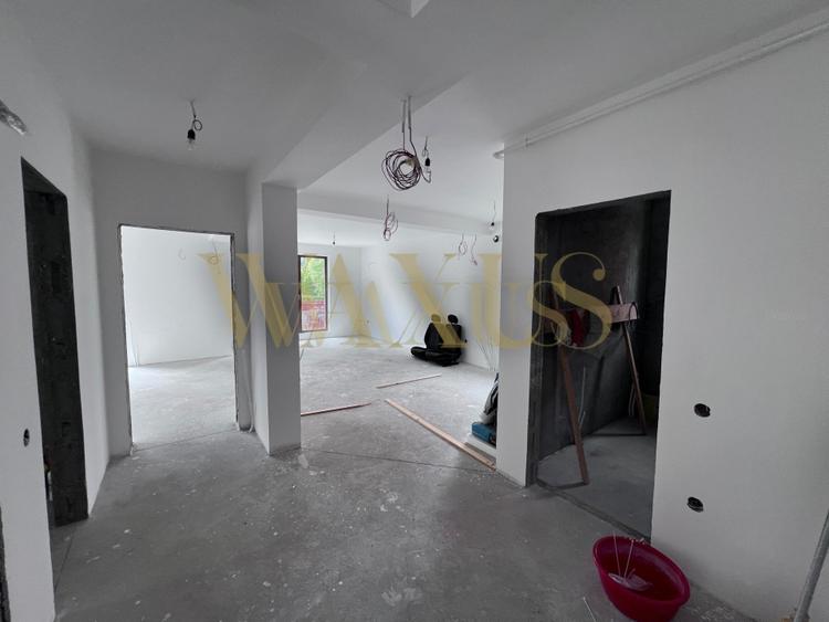 Casă individuală cu 10 camere cu Canalizare în Zorilor