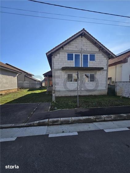 Casă cu 4 camere cu Teren 300 Mp în Sântandrei