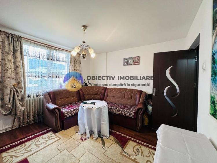 Apartament cu 3 camere semidecomandat, mobilat în Dărmănești