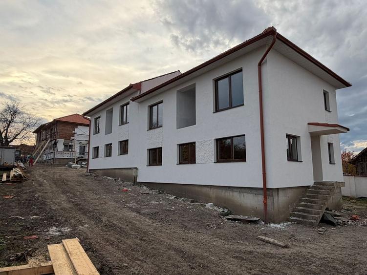 Duplex cu 4 camere cu Canalizare în Șura Mică