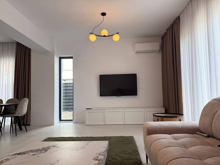 Duplex cu 4 camere cu Piscina în Corbeanca