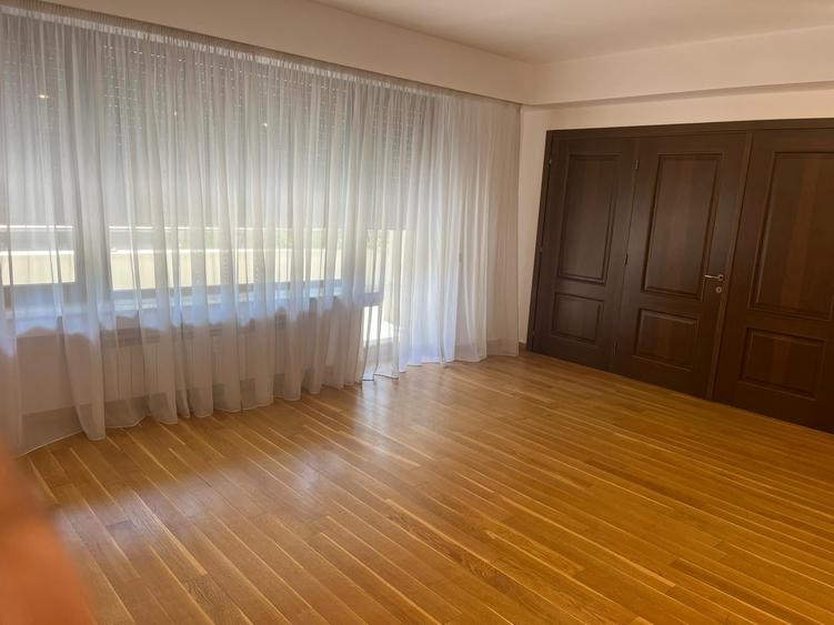 Apartament cu 4 camere semidecomandat, mobilat în Dorobanți