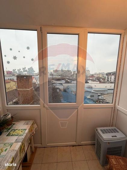 Apartament cu 3 camere de vanzare in zona Craiovita Noua - 11