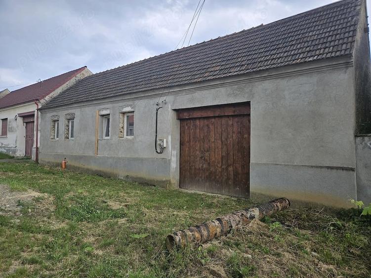Casă cu 2 camere cu Teren 1600 Mp în Slatina-Nera