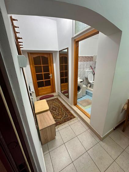 Inchiriez apartament 1 camera, bucatarie, hol baie in centru langa Hotel Hilton str 21 decembrie! Apartamentul este la demisol renovat! - 1