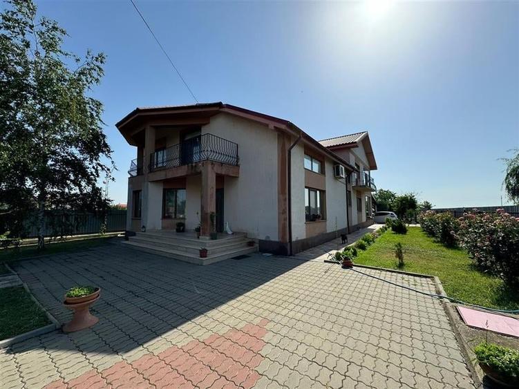 Vila de vanzare in Garoafa,suprafata construita 472mp si teren 1935mp - 1