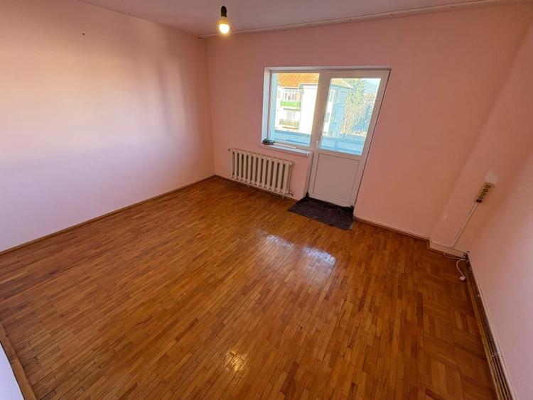 Apartament 3 camere decomandate  Zonă excelentă C.R VIVU - 2