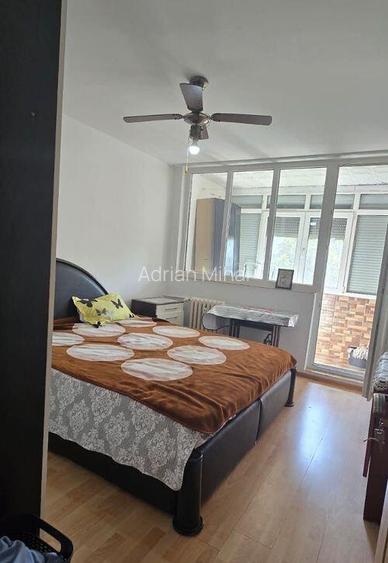 Apartament 3 camere Titan decomandat etaj 2/4