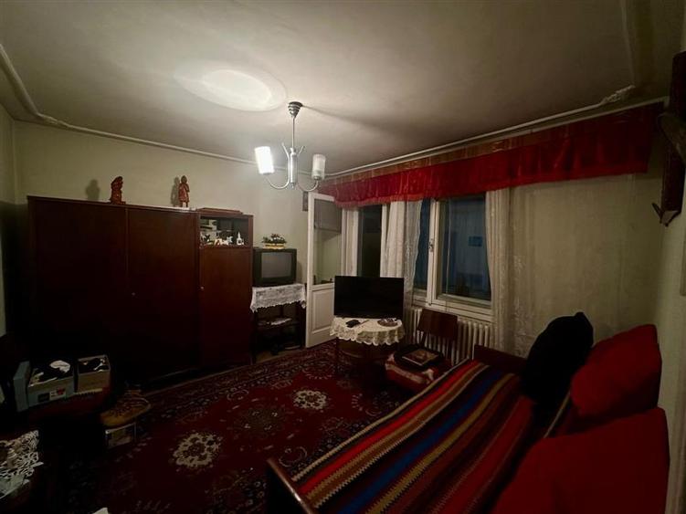 Apartament cu 2 camere semidecomandat în Podu Roș — fotografia 2