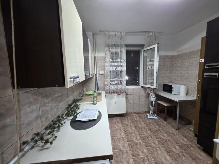 Titan, pe Liviu Rebreanu, 5 minute metrou si parc IOR, bloc 4 etaje - 5