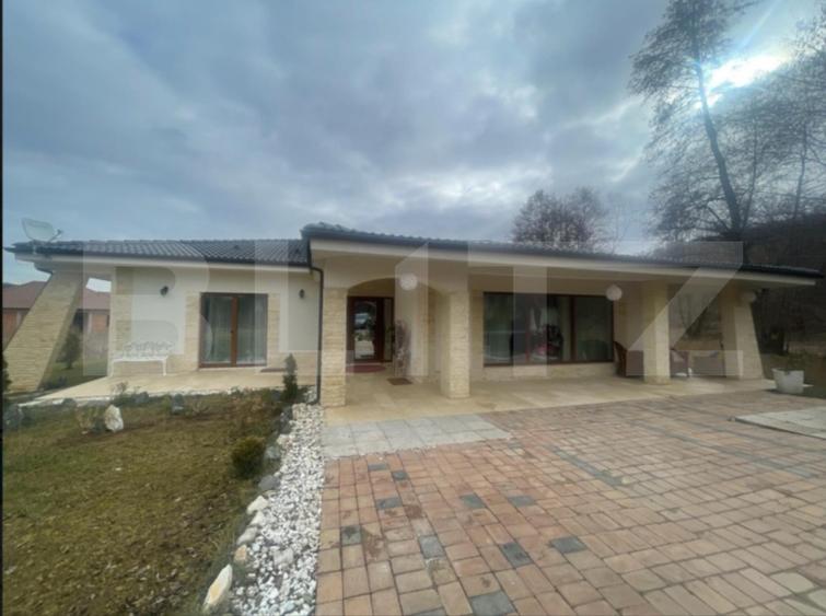Casa de vanzare, pe un singur nivel, 170 mp + 2.300 mp teren - 1