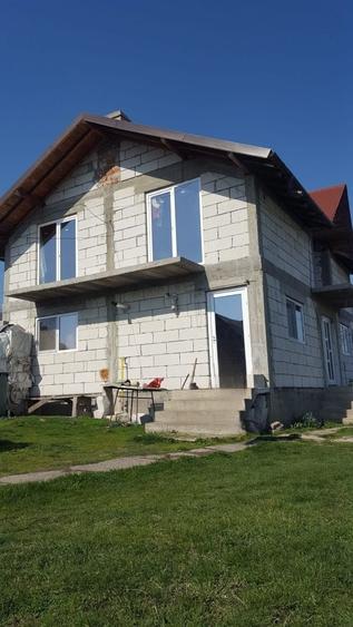 Casă cu 4 camere în Bradu