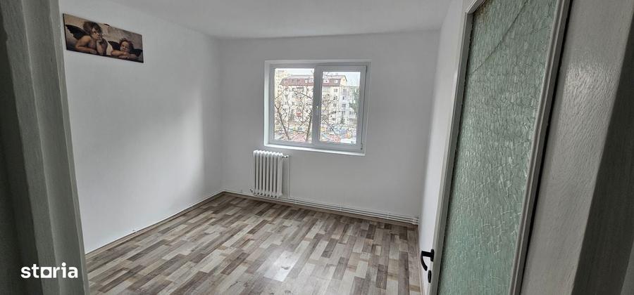 Apartament cu 3 camere semidecomandat zona Mircea cel Batran - 3