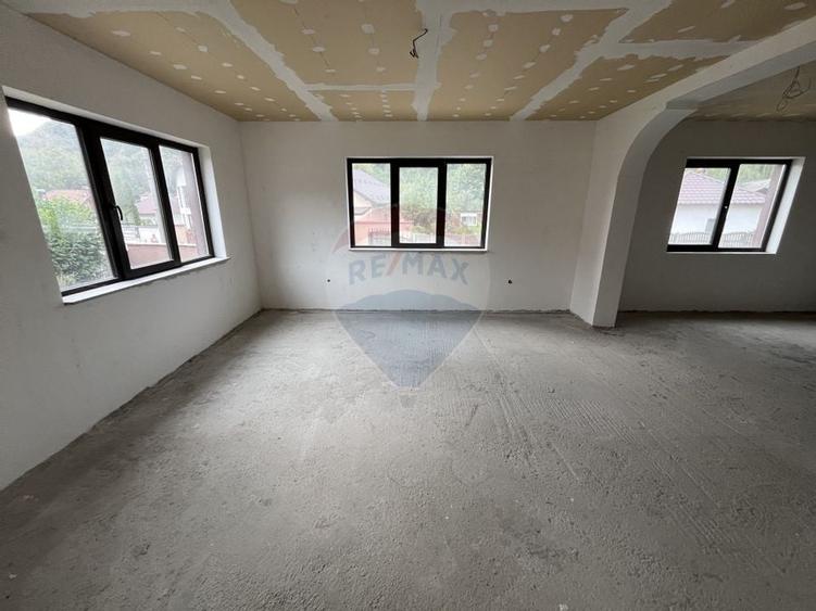 Casa de vanzare in Campulung la pret de apartament. - 24