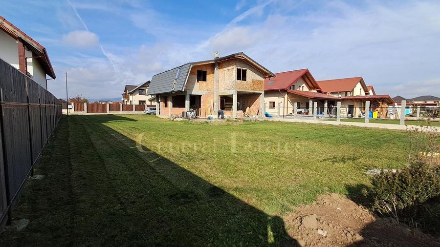 Casa moderna la rosu in Cristian - 1