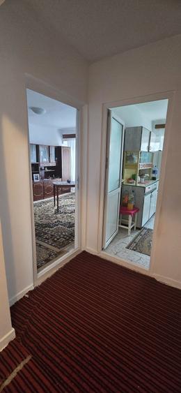 Vand apartament cu 2 camere, decomandat - 1